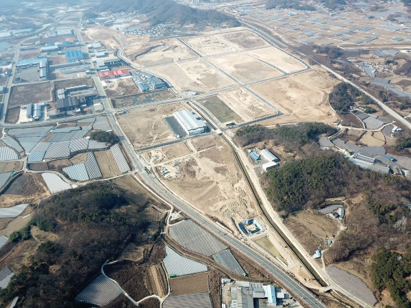 김천 산업단지(3단계) 공사 마무리 블록 맞추기-투자유치과(사진).JPG