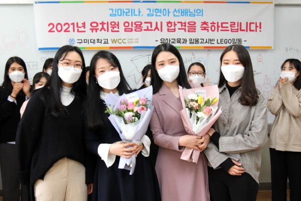후배들 축하(왼쪽 두번째 김마리나, 세번째 김현아 씨)1.JPG