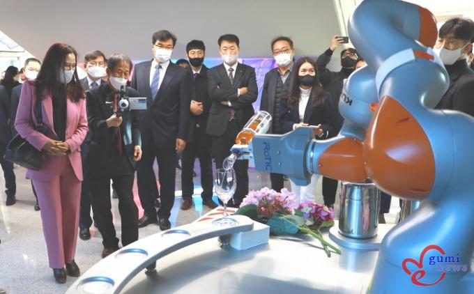 [신성장산업과] 미래 로봇산업 전문인력 양성의 허브「로봇직업혁신센터」 개소9.JPG