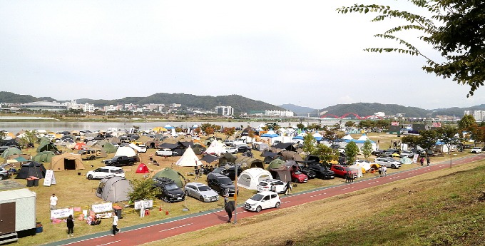 1014 안동서 국내 최대규모 캠핑 축제 열려 (7).jpg