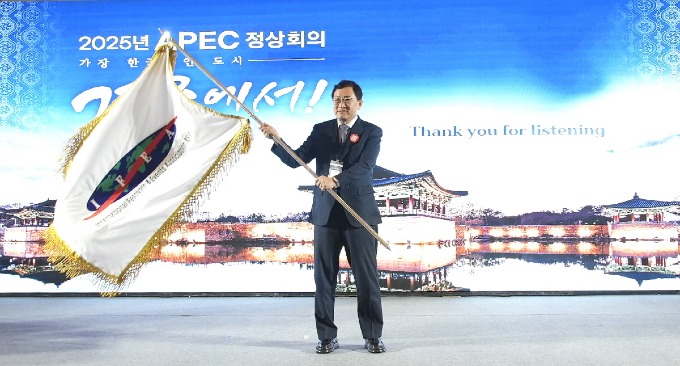 주낙영 경주시장  2024.2.29 태국 파타야 세계축제협회 컨퍼런스에서 2025 APEC 정상회의 경주유치 필승을 다지고 있다..jpg